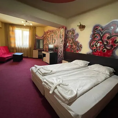 Victoria Hotel 2*